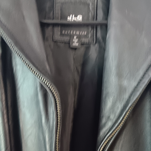 JLC New York Outerwear leather jacket. Great condition. Slimming fit. Looks 😍 - Picture 8 of 11